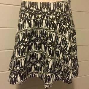 🎉Sold!!🎉H&M Black & White Circle Skirt Sz 12